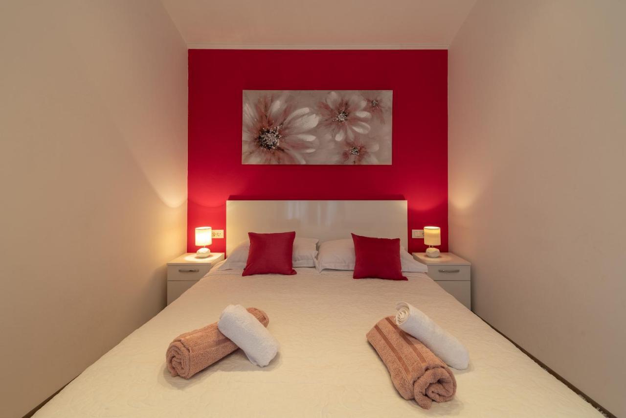 Apartment Roko Трогир Екстериор снимка