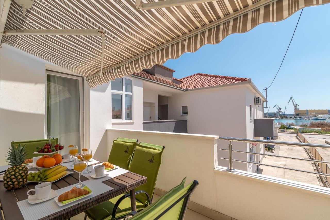 Apartment Roko Трогир Екстериор снимка